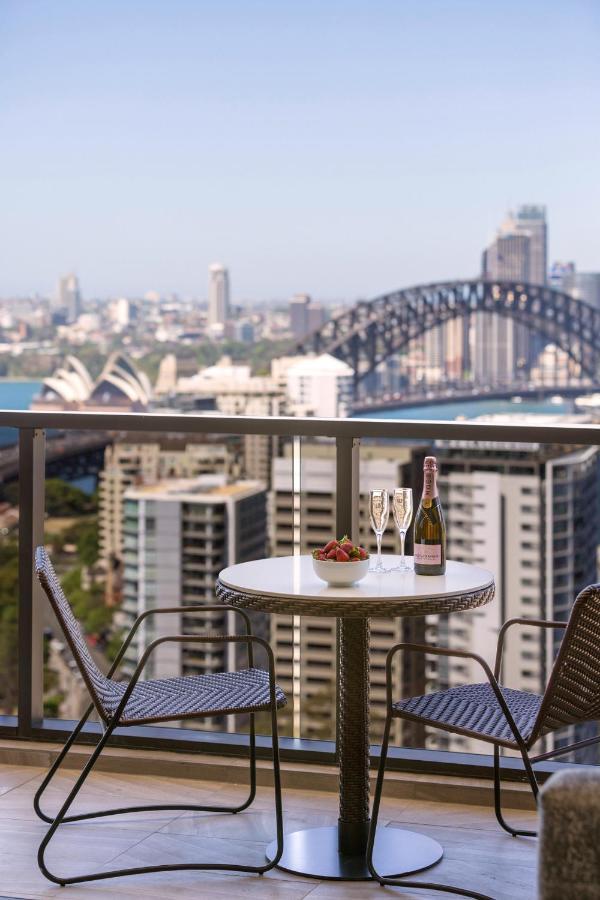 Meriton Suites North Sydney Exterior photo A balcony in Sydney, Australia