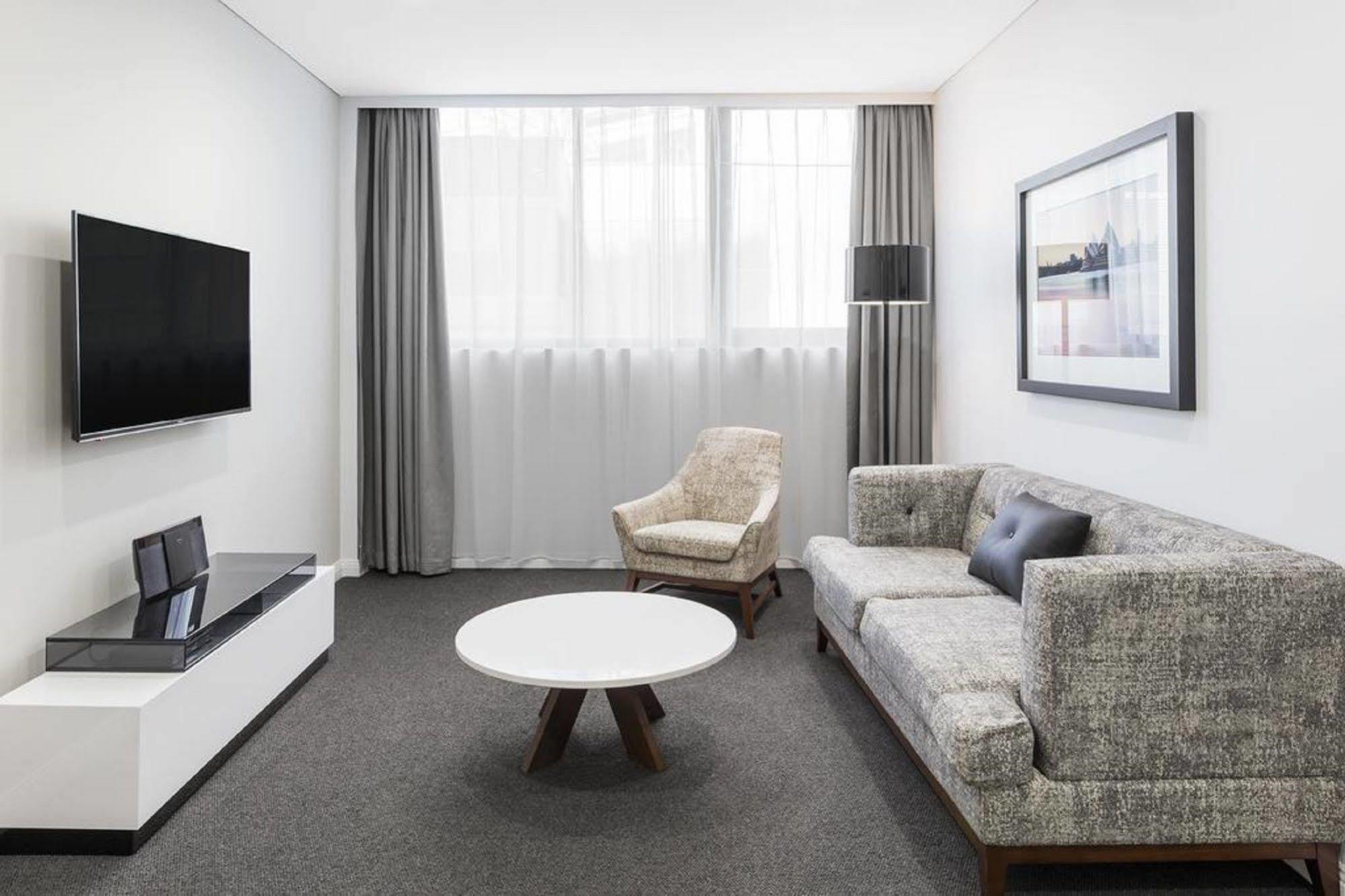 Meriton Suites North Sydney Exterior photo A living room at the hotel